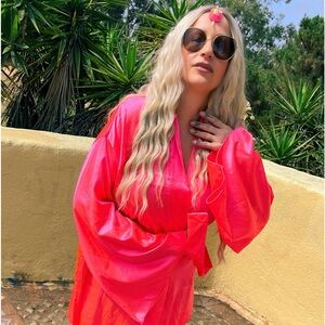 Neon Pink satin Kimono 💕